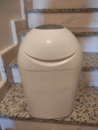 Papelera pañales bebé. Marca Sangenic 