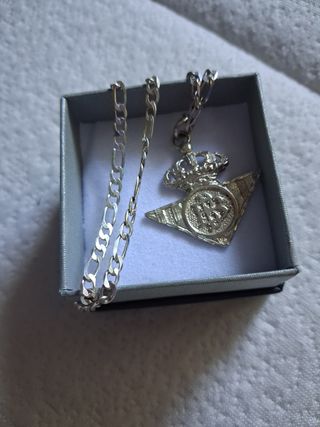 Collar con medalla del betis de plata 