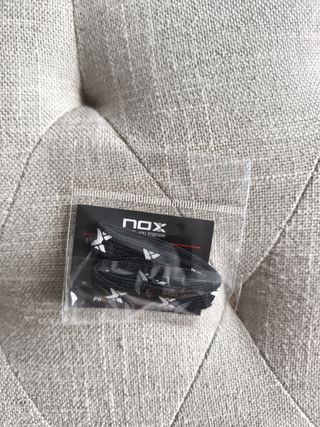 Pala de Padel marca Nox y complementos