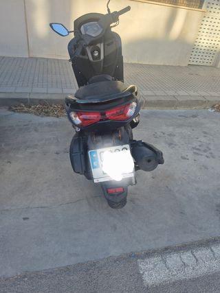 Yamaha Nmax 125 - Scooter
