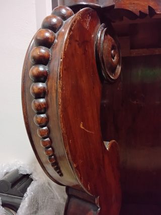 Consola antigua de caoba