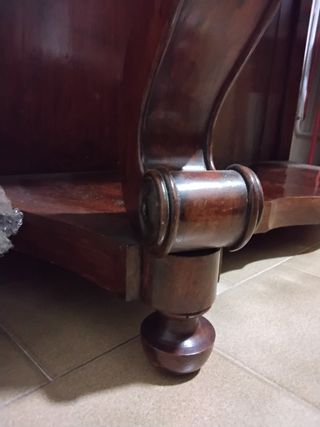 Consola antigua de caoba