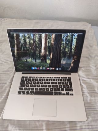 MacBook Pro 15" 2015 i7, 16 GB RAM, 256 gb