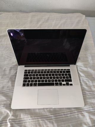 MacBook Pro 15" 2015 i7, 16 GB RAM, 256 gb