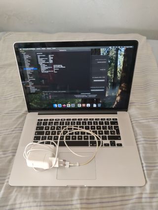 MacBook Pro 15" 2015 i7, 16 GB RAM, 256 gb