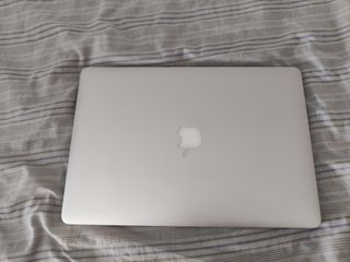 MacBook Pro 15" 2015 i7, 16 GB RAM, 256 gb
