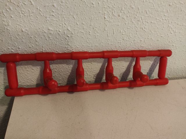 Perchero rojo - 4 ganchos