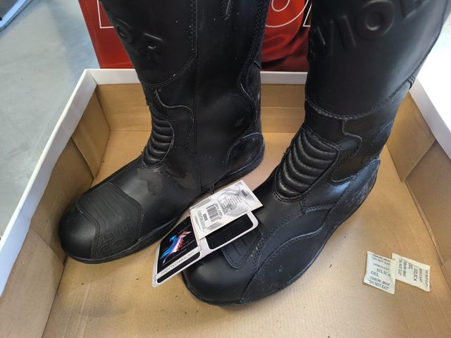 BOTAS MOTO MARCA LEVIOR NUEVAS CON DESPERFECTO