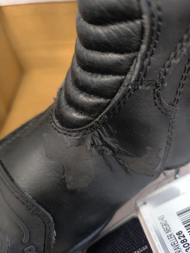 BOTAS MOTO MARCA LEVIOR NUEVAS CON DESPERFECTO