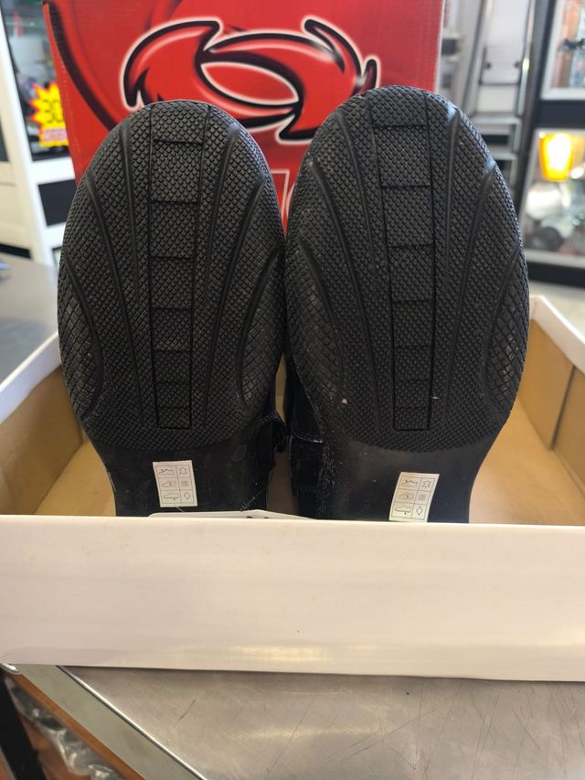 BOTAS MOTO MARCA LEVIOR NUEVAS CON DESPERFECTO