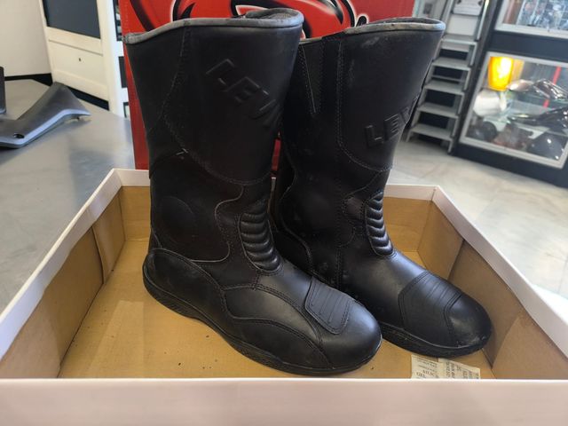 BOTAS MOTO MARCA LEVIOR NUEVAS CON DESPERFECTO
