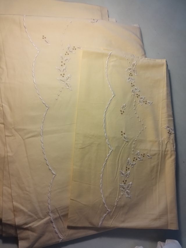Sábanas Beige Bordadas - Algodón