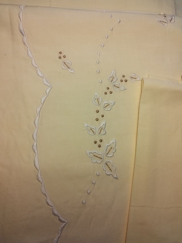 Sábanas Beige Bordadas - Algodón