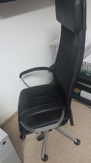 Sillón oficina giratorio negro