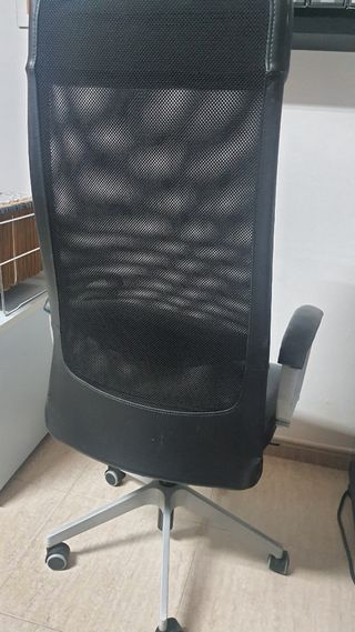 Sillón oficina giratorio negro