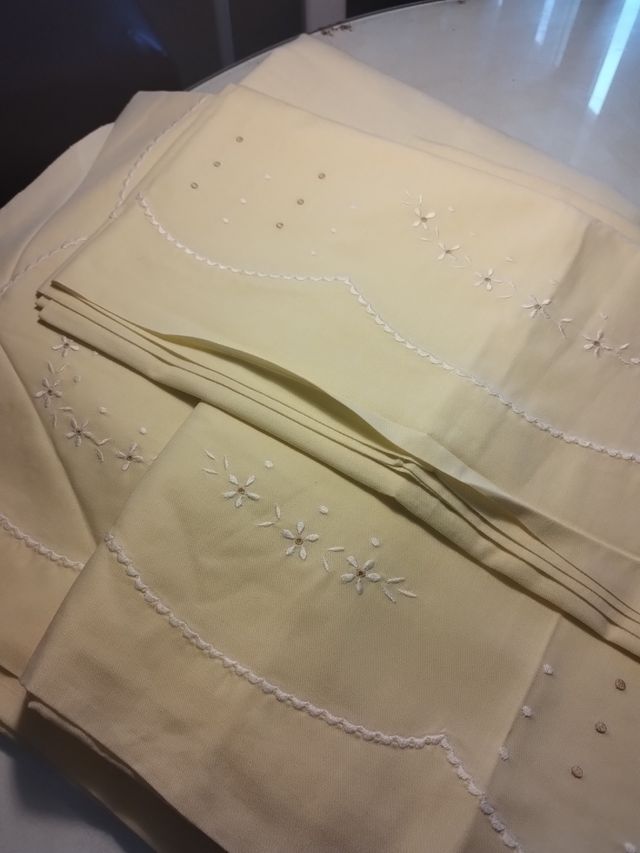 Sábana bordada