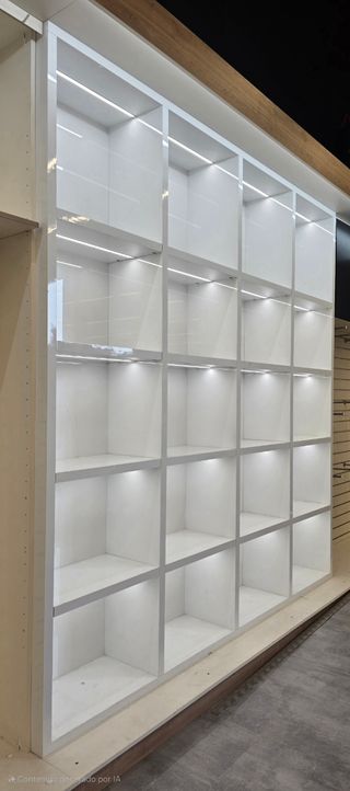 Estantería LED blanca de madera maciza