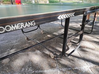 Mesa Ping Pong Boomerang plegable y con ruedas