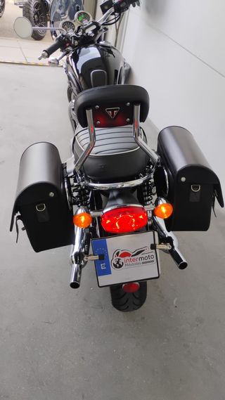 Triumph Bonneville T120 Negra