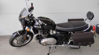Triumph Bonneville T120 Negra