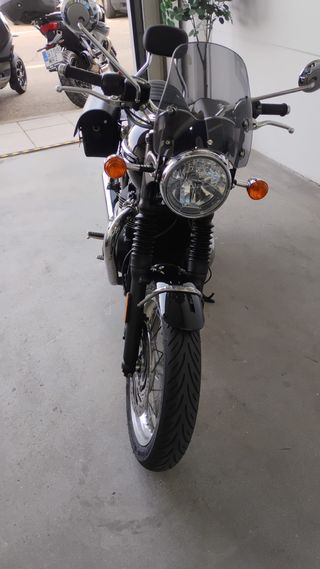 Triumph Bonneville T120 Negra