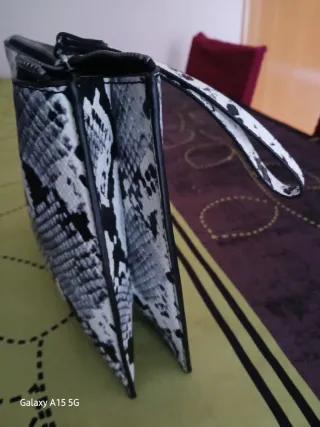 Clutch Serpiente Blanco-Negro