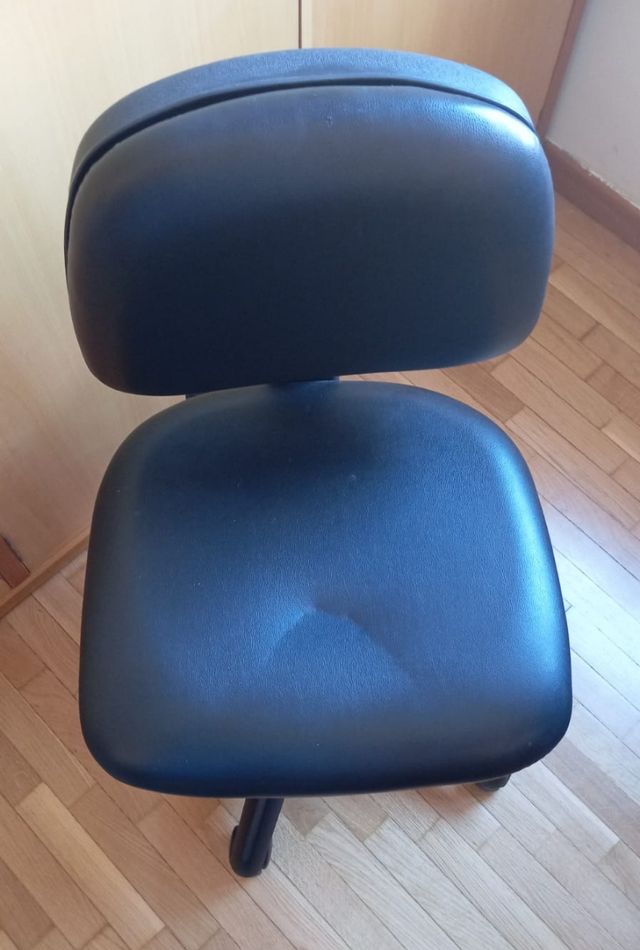 Silla escritorio giratoria negra