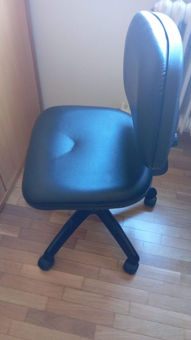 Silla escritorio giratoria negra