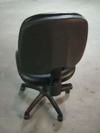 Silla escritorio giratoria negra