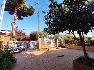 Casa adosada en venta en Els Pins en Blanes