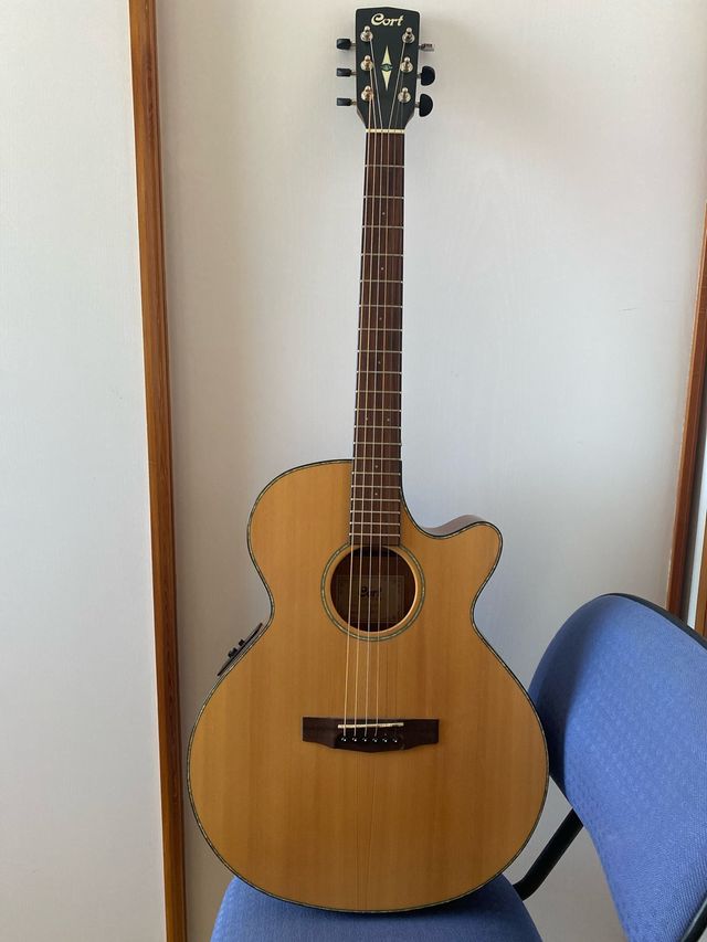 Guitarra Cort SFX-E NS acústica