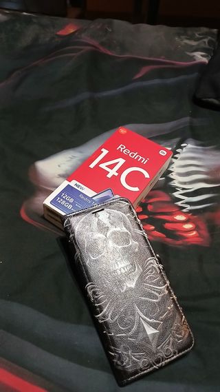  Telefono Xiaomi Redmi 14C y funda Calavera