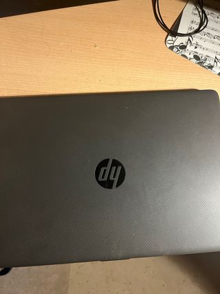 HP 255 G8 - Portátil Gris Oscuro