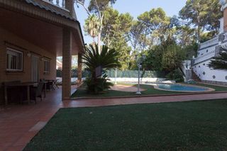 Chalet en alquiler en Montmar en Castelldefels