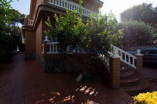 Chalet en alquiler en Montmar en Castelldefels