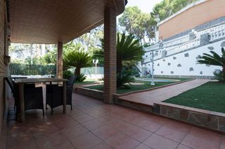 Chalet en alquiler en Montmar en Castelldefels