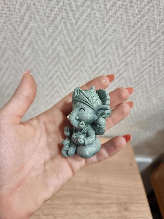 Bebé Ganesha de Arenisca – 6 cm Pequeña figura