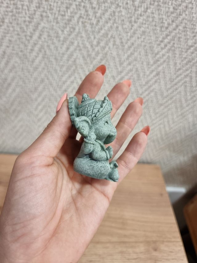 Bebé Ganesha de Arenisca – 6 cm Pequeña figura