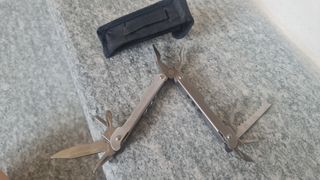 Pinza multiuso multifunzione