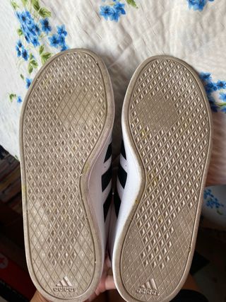Zapatillas Adidas - Blancas y Negras