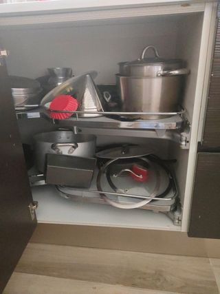 Sistema di supporto angolare italiano per mobili