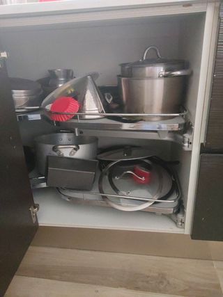 Sistema di supporto angolare italiano per mobili