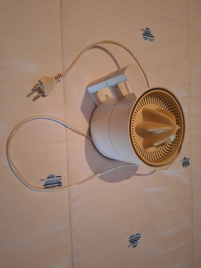 Exprimidor cítricos antiguo