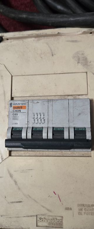 Cuadro eléctrico Schneider - 4 enchufes