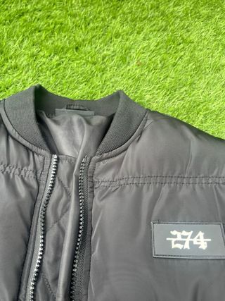 Cazadora bomber negra