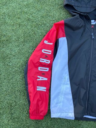 CHAQUETA CHUBASQUERO JORDAN TALLA S 