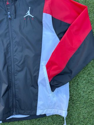 CHAQUETA CHUBASQUERO JORDAN TALLA S 