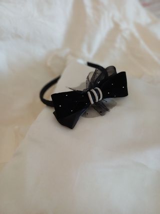 Cerchietto nero con fiocco e strass