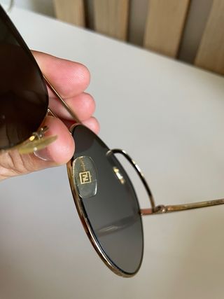 Gafas Fendi doradas