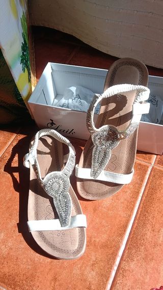 Sandalias Saik blancas con pedrería